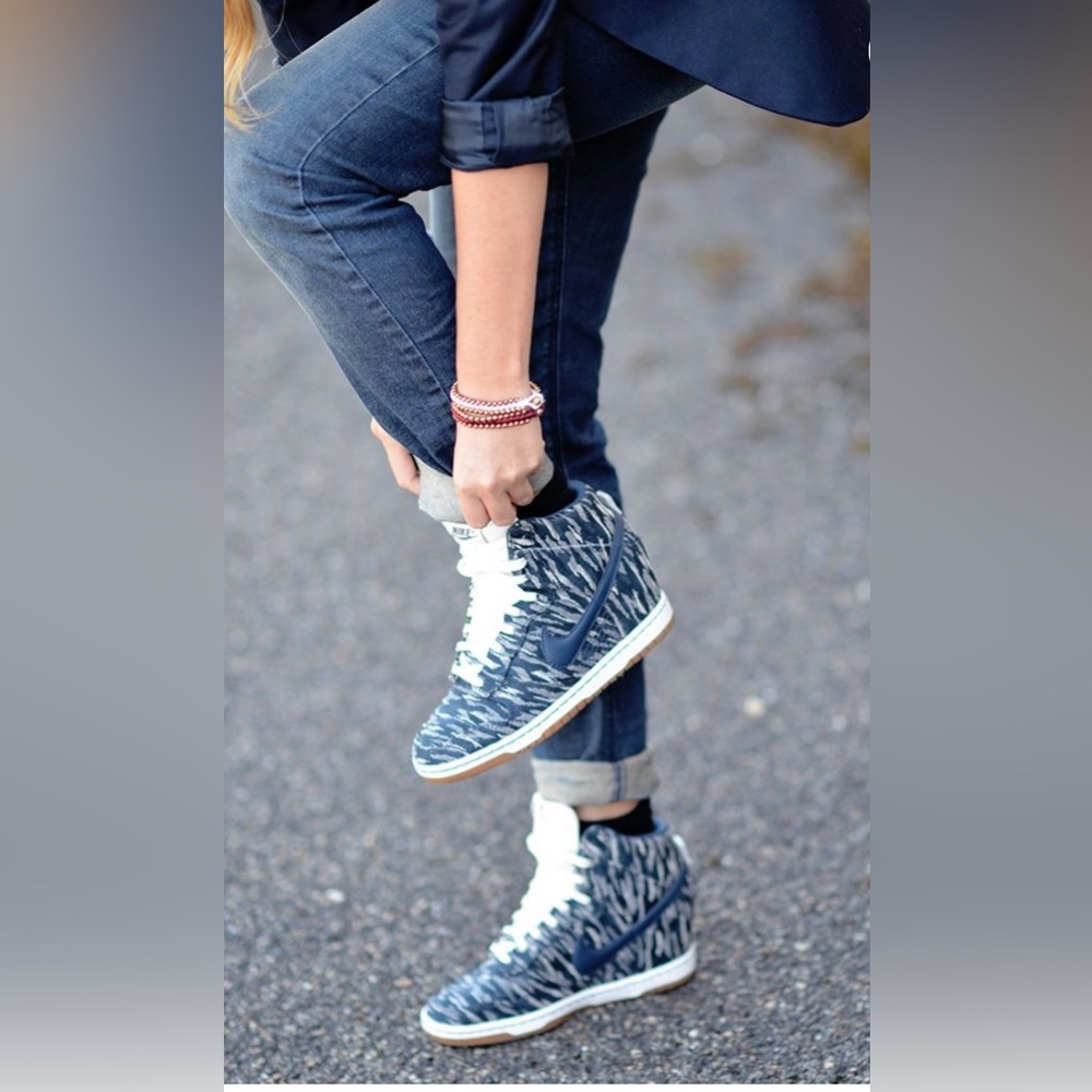 Nike Blue and White Women's Sneakers